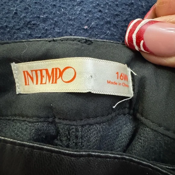 Black faux leather Pants - Picture 3 of 3